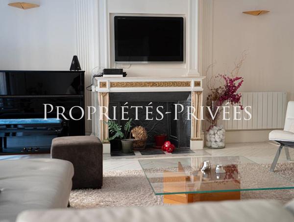 PARIS 8 FAUBOURG SAINT-HONORÉ , APPARTEMENT FAMILIAL DE 197 M² , 5 PIÈCES , 4 CHAMBRES