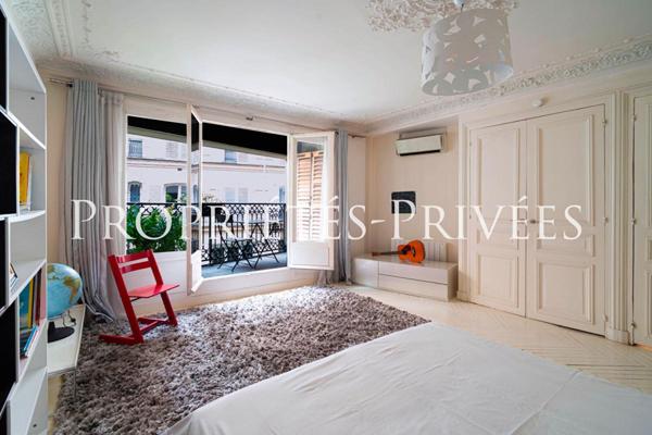 PARIS 8 FAUBOURG SAINT-HONORÉ , APPARTEMENT FAMILIAL DE 197 M² , 5 PIÈCES , 4 CHAMBRES