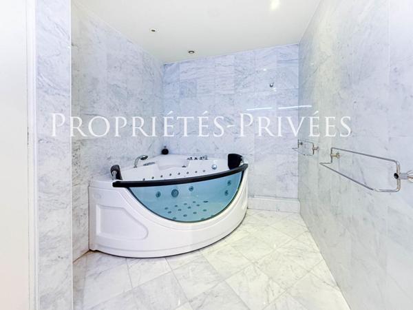PARIS 8 FAUBOURG SAINT-HONORÉ , APPARTEMENT FAMILIAL DE 197 M² , 5 PIÈCES , 4 CHAMBRES