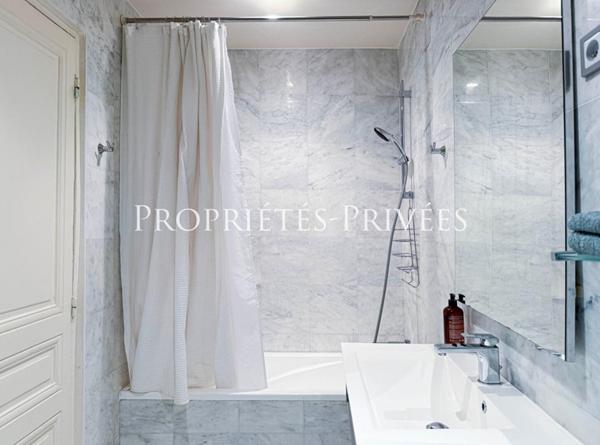 PARIS 8 FAUBOURG SAINT-HONORÉ , APPARTEMENT FAMILIAL DE 197 M² , 5 PIÈCES , 4 CHAMBRES