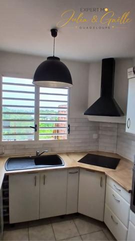 À LOUER – Appartement T3 vide au Gosier, vue mer 1 240 € CC Charges locatives de copropriété comprises