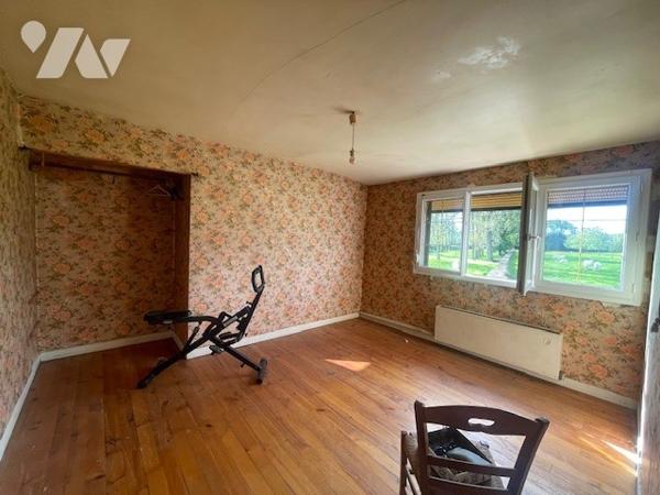 Maison comprenant : 
Hall d’entrée, salon/séjour, cuisine, salle de bains, wc, deux chambres,