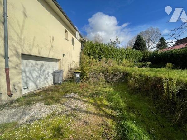 Maison comprenant : 
Hall d’entrée, salon/séjour, cuisine, salle de bains, wc, deux chambres,