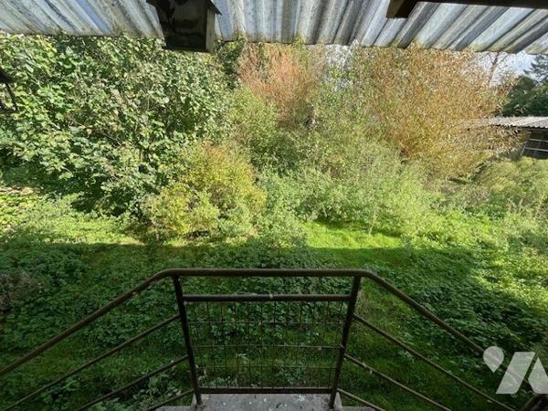 Maison comprenant : 
Hall d’entrée, salon/séjour, cuisine, salle de bains, wc, deux chambres,