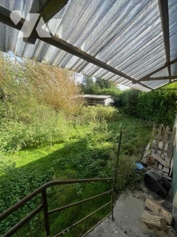 Maison comprenant : 
Hall d’entrée, salon/séjour, cuisine, salle de bains, wc, deux chambres,