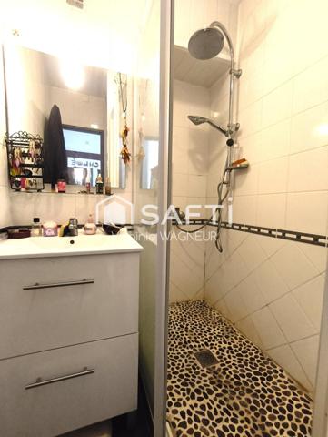 Secteur Malfato, au calme, studio climatisé, en parfait état.