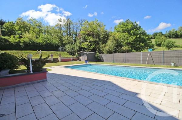 Maison à vendre  8 pièces - 324,50 m 2   DECINES CHARPIEU  - 69