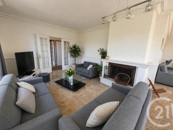 Maison à vendre  8 pièces - 324,50 m 2   DECINES CHARPIEU  - 69