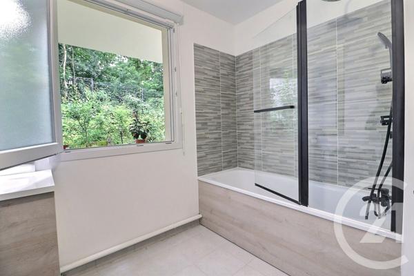 Appartement F4 à vendre  4 pièces - 83,67 m2 VAUJOURS - 93