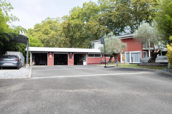 Maison d'exception, 220m², piscine, Pool house, 4 chambres, Triple Garage 90m², Terrain 1560m² sans vis-à-vis à Pau (64)