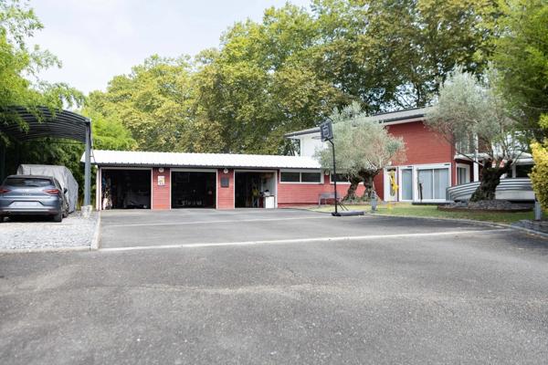 Maison d'exception, 220m², piscine, Pool house, 4 chambres, Triple Garage 90m², Terrain 1560m² sans vis-à-vis à Pau (64)