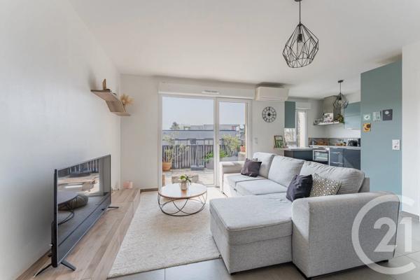 Appartement F4 à vendre  4 pièces - 82 m 2   ST PRIEST  - 69