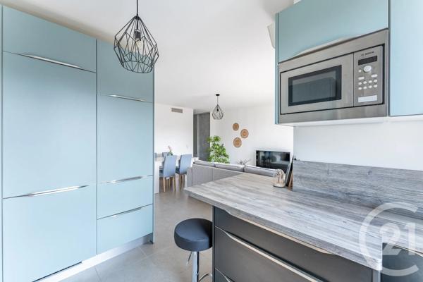 Appartement F4 à vendre  4 pièces - 82 m 2   ST PRIEST  - 69