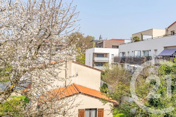 Appartement F4 à vendre  4 pièces - 82 m 2   ST PRIEST  - 69