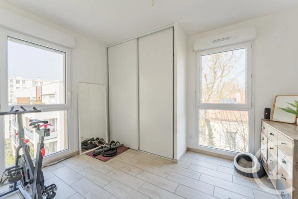 Appartement F4 à vendre  4 pièces - 82 m 2   ST PRIEST  - 69