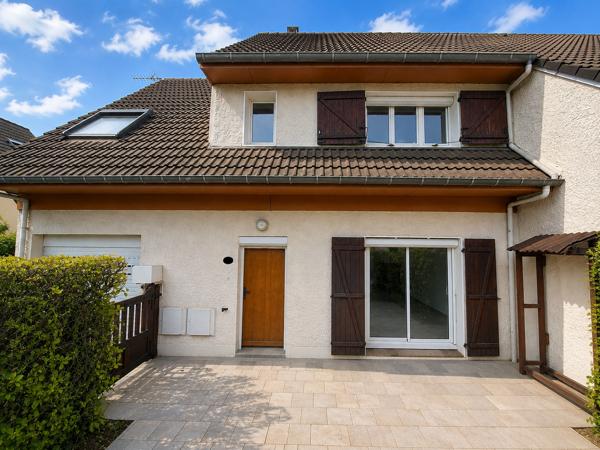 Maison
         5 pièces
        - 126 m² 350 000 € *