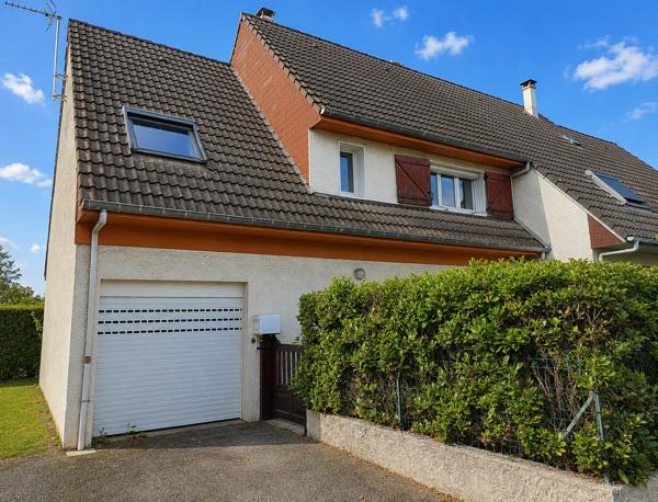 Maison
         5 pièces
        - 126 m² 350 000 € *