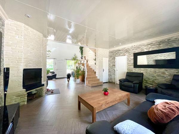 Maison Eragny 7 pièce(s) 195 m2 €749 900 ** - Référence 7167