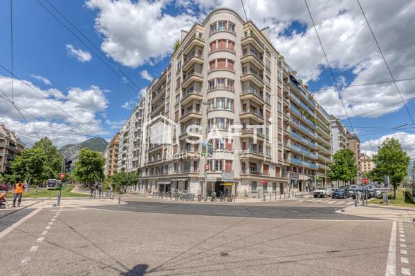 Grenoble – Grands Boulevards – Superbe T4 rénové de 84 m² au 5? étage avec ascenseur et balcons
