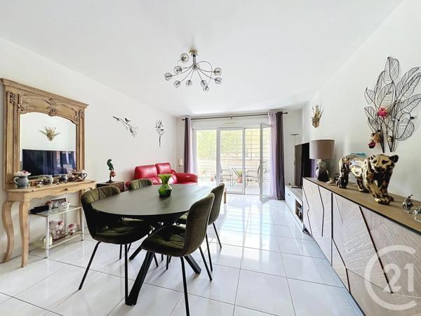 Appartement T3 à vendre  3 pièces - 78,54 m 2   ST RAPHAEL  - 83