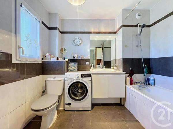 Appartement T3 à vendre  3 pièces - 78,54 m 2   ST RAPHAEL  - 83