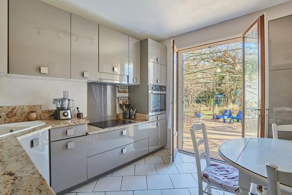 Maison Saint Cannat 9 pièce(s) 227 m2