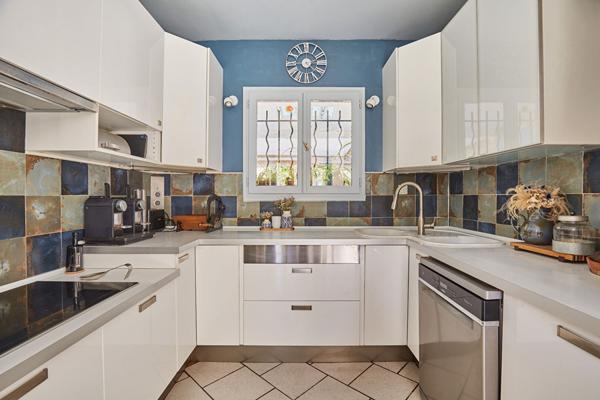 Maison Saint Cannat 9 pièce(s) 227 m2