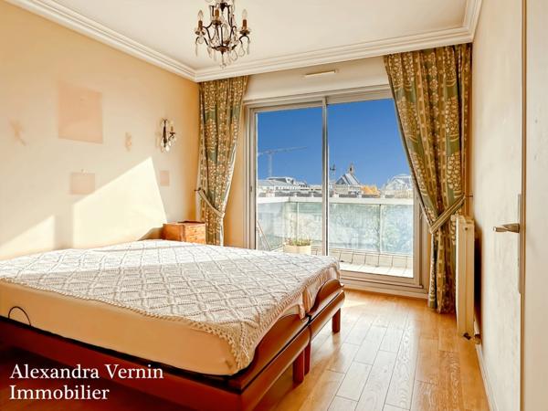 RARE centre ville appartement dernier étage avec ascenseur, terrasse, parking et box