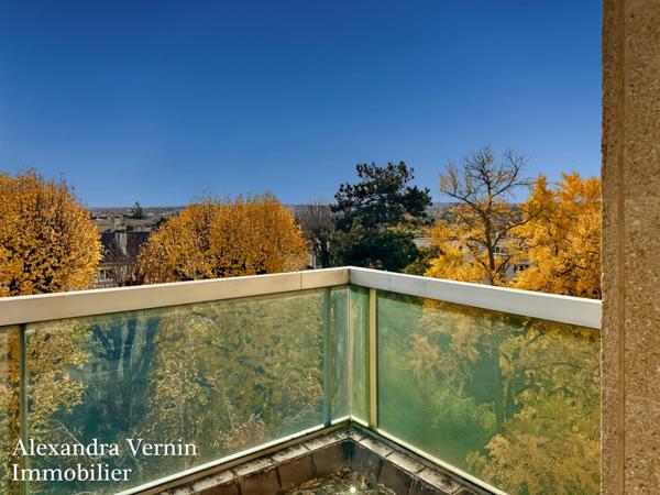 RARE centre ville appartement dernier étage avec ascenseur, terrasse, parking et box