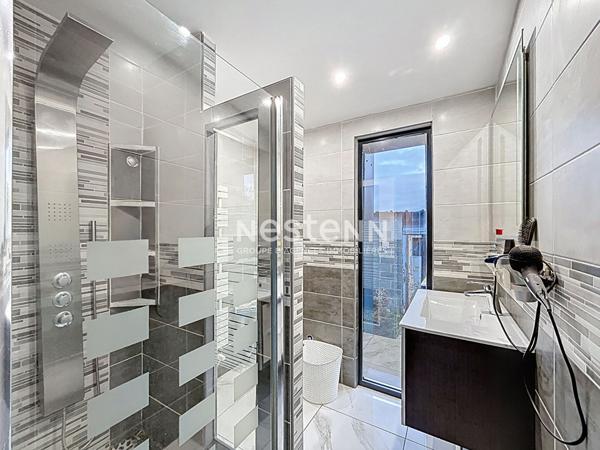 Maison avec intérieur rénovéesemi-individuelle de 85m² située à BEUVRAGES - 2 chambres - Jardin et garage - 143.500 euros