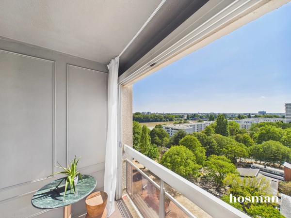Appartement T2 de 46,47 m² avec loggia vue Loire, parking et cave - secteur Ile de Nantes