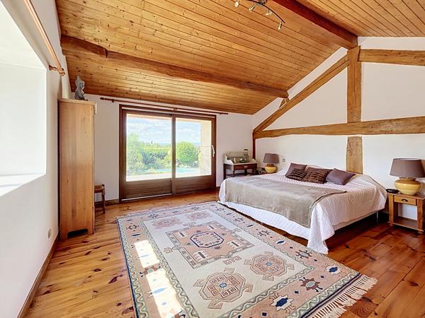 Mas en pierre de 269m²  avec parc de 4000m² , 6 chambres, piscine, pool house, campagne