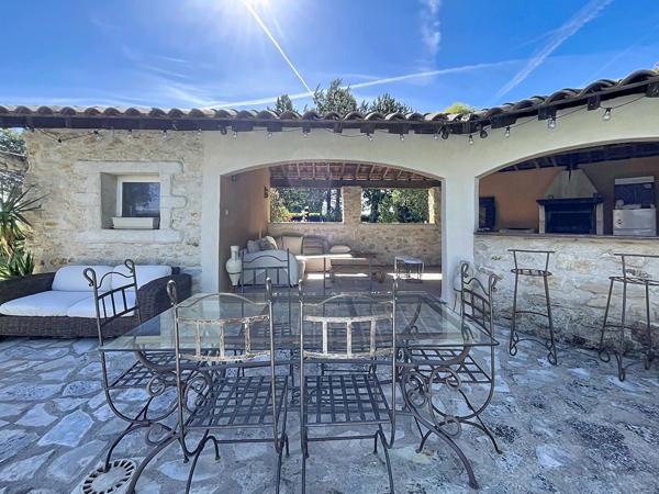 Mas en pierre de 269m²  avec parc de 4000m² , 6 chambres, piscine, pool house, campagne