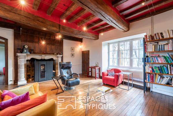 Manoir du XVIIème siècle et dépendance, centre ville