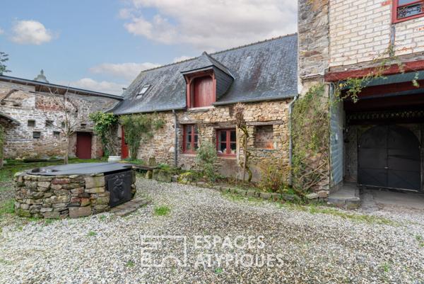 Manoir du XVIIème siècle et dépendance, centre ville