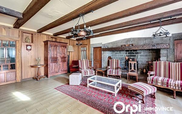 Immeuble à vendre    7 pièces • 198 m2 Neuvéglise