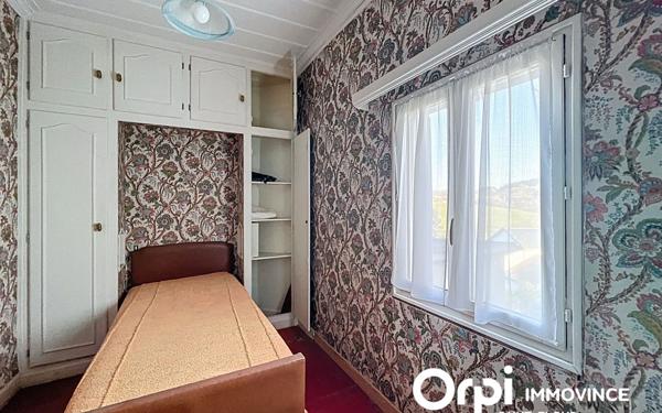 Immeuble à vendre    7 pièces • 198 m2 Neuvéglise