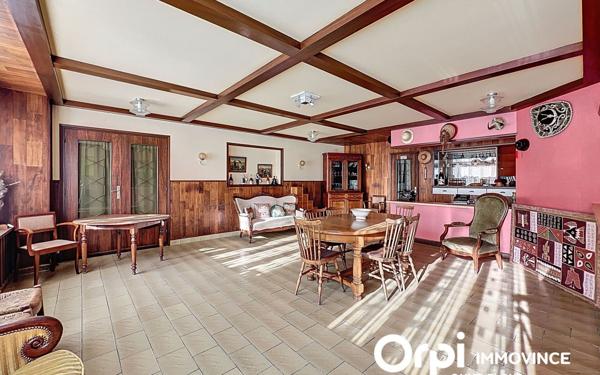 Immeuble à vendre    7 pièces • 198 m2 Neuvéglise