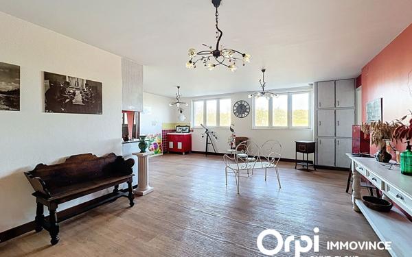 Immeuble à vendre    7 pièces • 198 m2 Neuvéglise