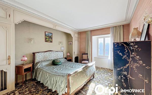 Immeuble à vendre    7 pièces • 198 m2 Neuvéglise