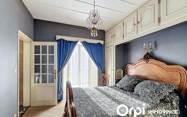 Immeuble à vendre    7 pièces • 198 m2 Neuvéglise