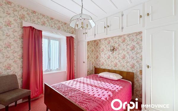 Immeuble à vendre    7 pièces • 198 m2 Neuvéglise