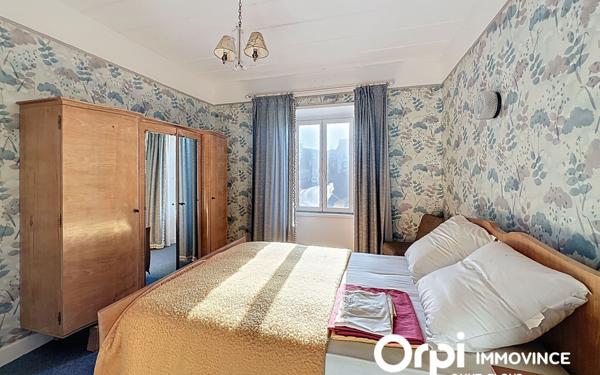 Immeuble à vendre    7 pièces • 198 m2 Neuvéglise