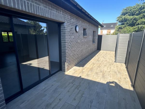 Arras (62000) MAISON DE PLAIN PIED INDIVIDUELLE 90 m2 - 2 CHAMBRES - GRANDE TERRASSE - JARDINET - ARRAS - AGNY