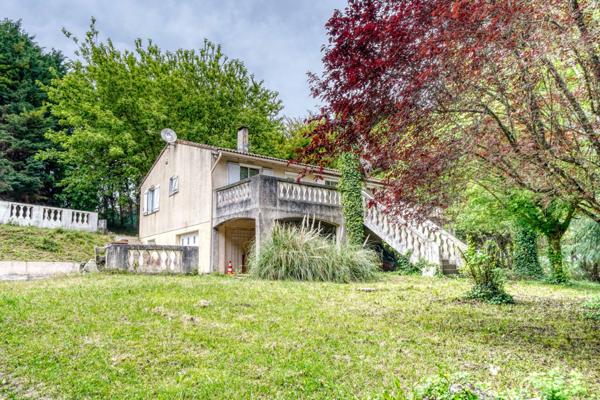 Vérac (33240) Maison à rénover 5 pièces en R+1 de 131m2 habitables avec garage et piscine sur parcelle de 2001m2