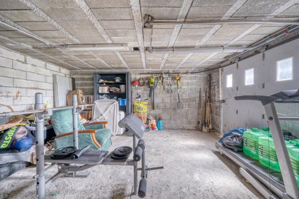 Vérac (33240) Maison à rénover 5 pièces en R+1 de 131m2 habitables avec garage et piscine sur parcelle de 2001m2