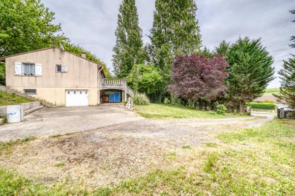Vérac (33240) Maison à rénover 5 pièces en R+1 de 131m2 habitables avec garage et piscine sur parcelle de 2001m2