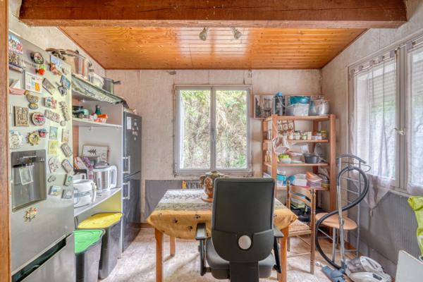 Vérac (33240) Maison à rénover 5 pièces en R+1 de 131m2 habitables avec garage et piscine sur parcelle de 2001m2