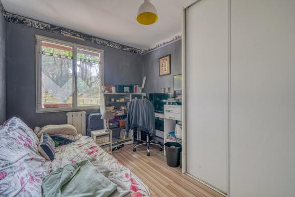 Vérac (33240) Maison à rénover 5 pièces en R+1 de 131m2 habitables avec garage et piscine sur parcelle de 2001m2