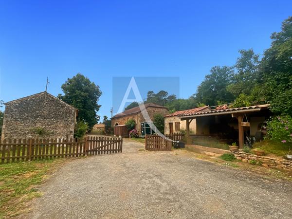 A vendre charmant corps de ferme avec une tranquillité totale